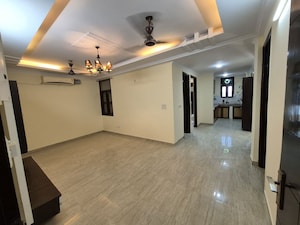 Room in 3 BHK Builder Floor at Saket – for Rent