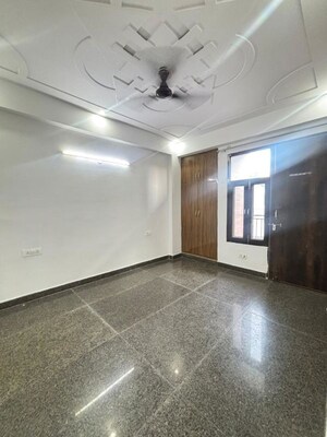 Room in 2 BHK Apartment at Palm Residency Chhatarpur, Chattarpur – for Rent