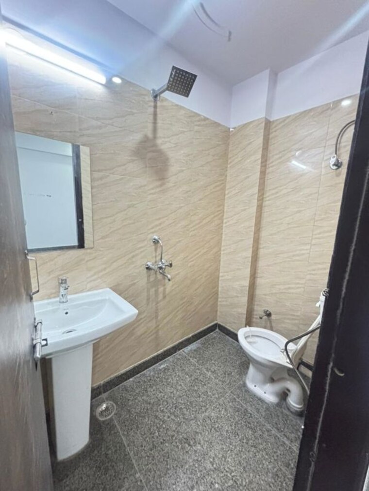 Bathroom, palm-residency-chhatarpur 2 Bedroom 950 Sq.Ft. Apartment In Chattarpur Delhi 10259565