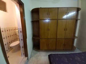 Furnished Amenities in 1 BHK Builder Floor at Dayanand Colony – for Rent