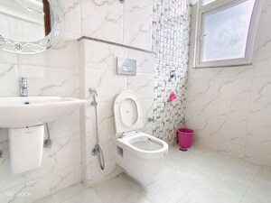 Bathroom in 3.5 BHK Apartment at Palm Residency Chhatarpur, Chattarpur – for Rent