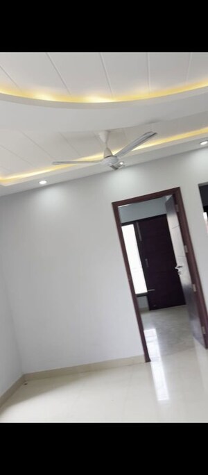 Building Lobby in 3 BHK Builder Floor at Fidato Honour Homes, Sector 89 – for Rent