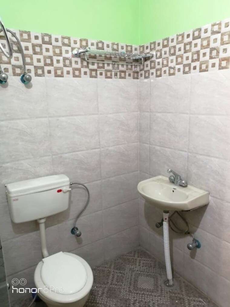 Bathroom, sai-kunj-new-palam-vihar 3 Bedroom 1530 Sq.Ft. Builder Floor In New Palam Vihar Phase 3 Gurgaon 10259889