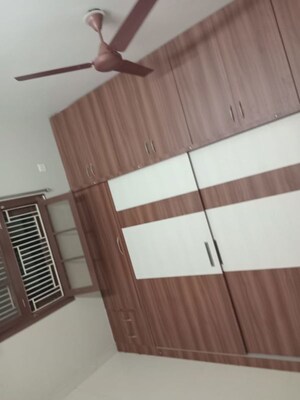 Room in 3.5 BHK Builder Floor at Alkapuri – for Rent