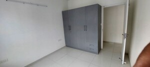 Room in 2 BHK Apartment at Godrej Aqua, International Airport Road – for Rent