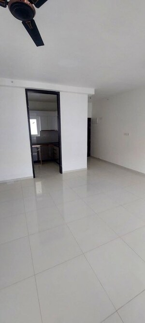 Room in 2 BHK Apartment at Godrej Aqua, International Airport Road – for Rent