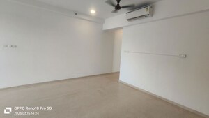 Room in 2 BHK Apartment at Shapoorji Pallonji Vicinia, Powai – for Rent