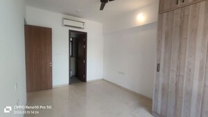 Room in 2 BHK Apartment at Shapoorji Pallonji Vicinia, Powai – for Rent