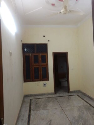 Room in 3 BHK Builder Floor at Bharti Apartments, Shakti Khand iv – for Rent