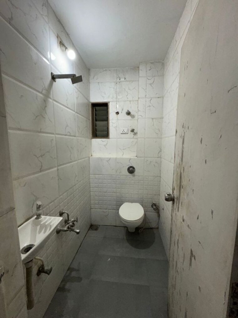 Bathroom, uttam nagar 2 Bedroom 420 Sq.Ft. Builder Floor In Uttam Nagar Delhi 10259601