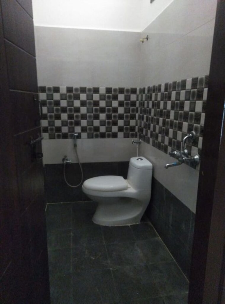 Bathroom, amar-pearl 4 Bedroom 4500 Sq.Ft. Independent House In Yapral Hyderabad 10260126