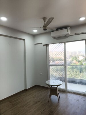 Room in 3 BHK Apartment at Signature Global City, Sector 37d – for Rent