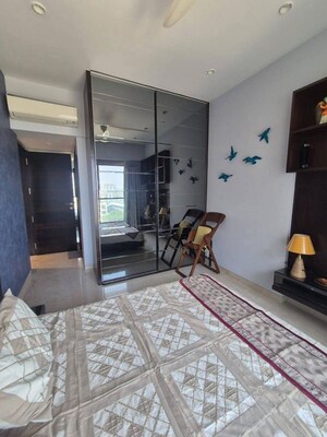 Bedroom in 2 BHK Apartment at Bandra West – for Rent