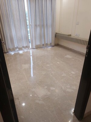 Room in 3 BHK Builder Floor at Sector 55 – for Rent