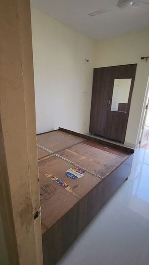 Room in 3 BHK Apartment at GLS Avenue 51, Sector 92 – for Rent