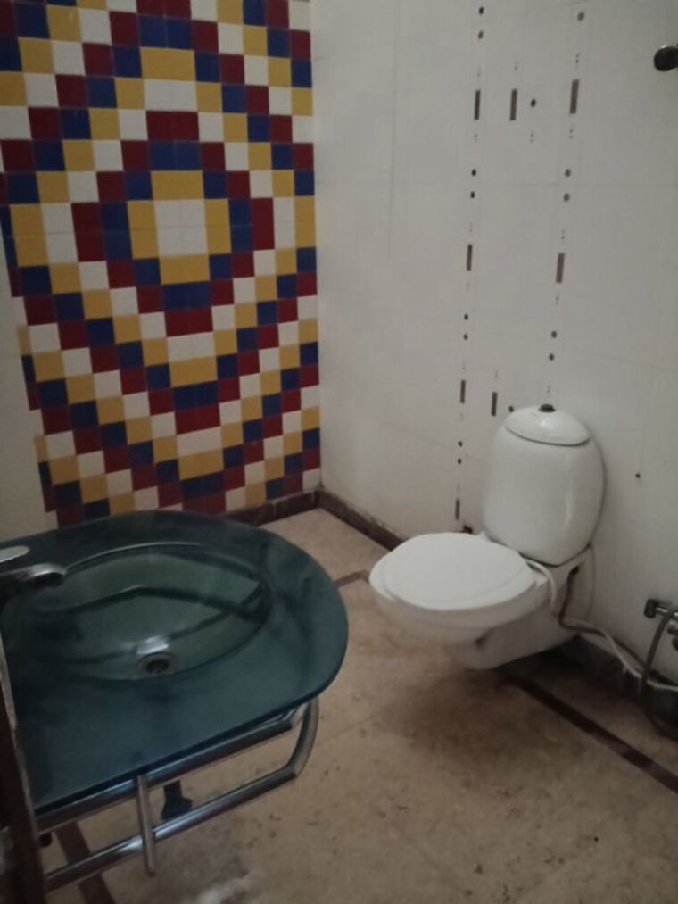 Bathroom, rwa-apartments-sector-51 2.5 Bedroom 1600 Sq.Ft. Villa In Sector 51 Noida 10260175