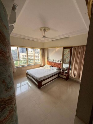 Bedroom in 2 BHK Apartment at Khar West – for Rent