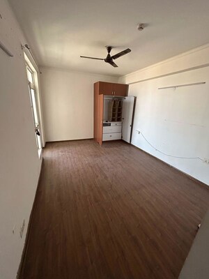 Room in 2 BHK Apartment at Supertech Ecovillage II, Sector 16b Greater Noida – for Rent