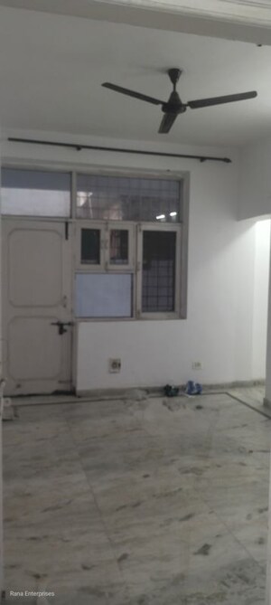 Room in 3 BHK Builder Floor at Palam Vihar Residents Association, Palam Vihar – for Rent