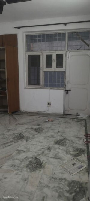 Room in 3 BHK Builder Floor at Palam Vihar Residents Association, Palam Vihar – for Rent