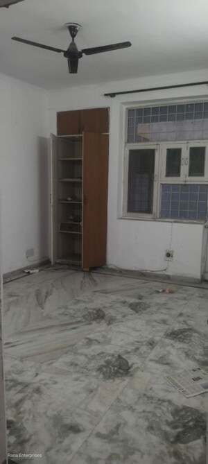 Room in 3 BHK Builder Floor at Palam Vihar Residents Association, Palam Vihar – for Rent
