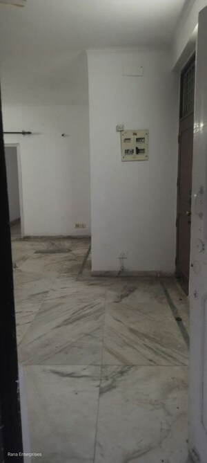 Room in 3 BHK Builder Floor at Palam Vihar Residents Association, Palam Vihar – for Rent