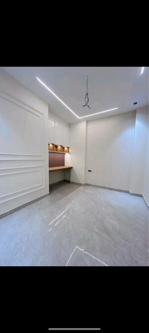 Room in 4 BHK Builder Floor at Adani Samsara, Sector 60 – for Sale