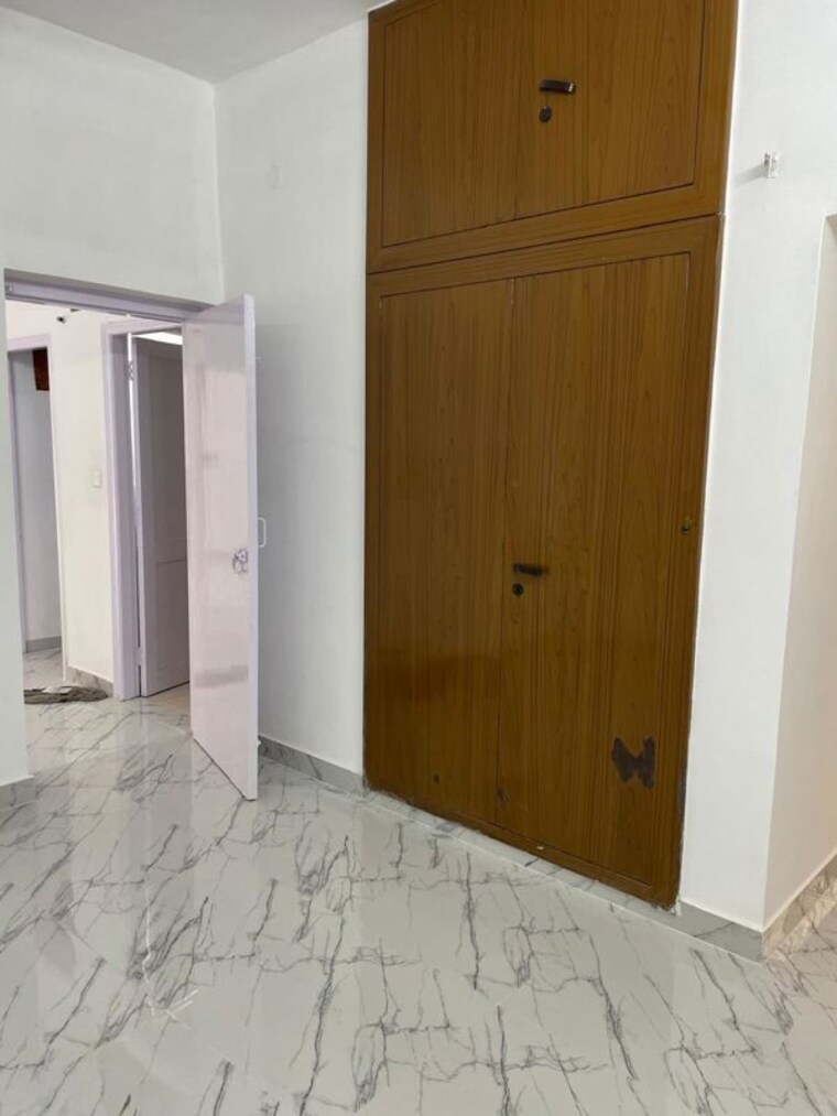 Room, vasant kunj 3 Bedroom 1800 Sq.Ft. Apartment In Vasant Kunj Delhi 10260653