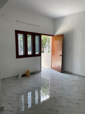 Room in 3 BHK Apartment at Vasant Kunj – for Rent