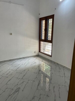 Room in 3 BHK Apartment at Vasant Kunj – for Rent