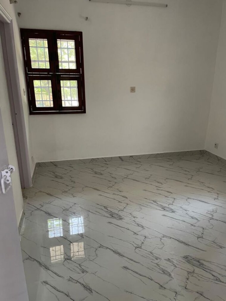 Room, vasant kunj 3 Bedroom 1800 Sq.Ft. Apartment In Vasant Kunj Delhi 10260653