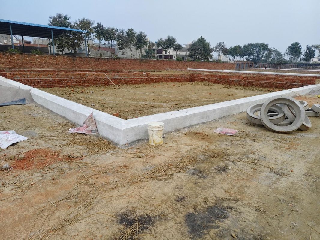 Plot For Sale in Jankipuram