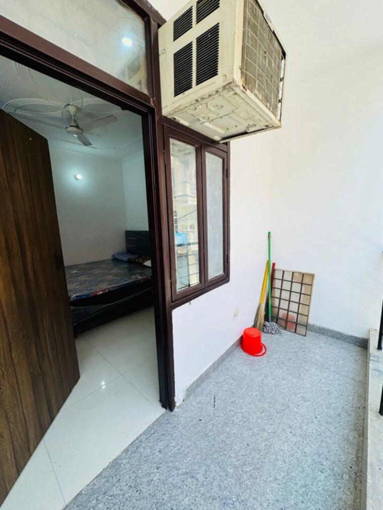 Room, freedom fighters enclave 2 Bedroom 850 Sq.Ft. Apartment In Freedom Fighters Enclave Delhi 10260755