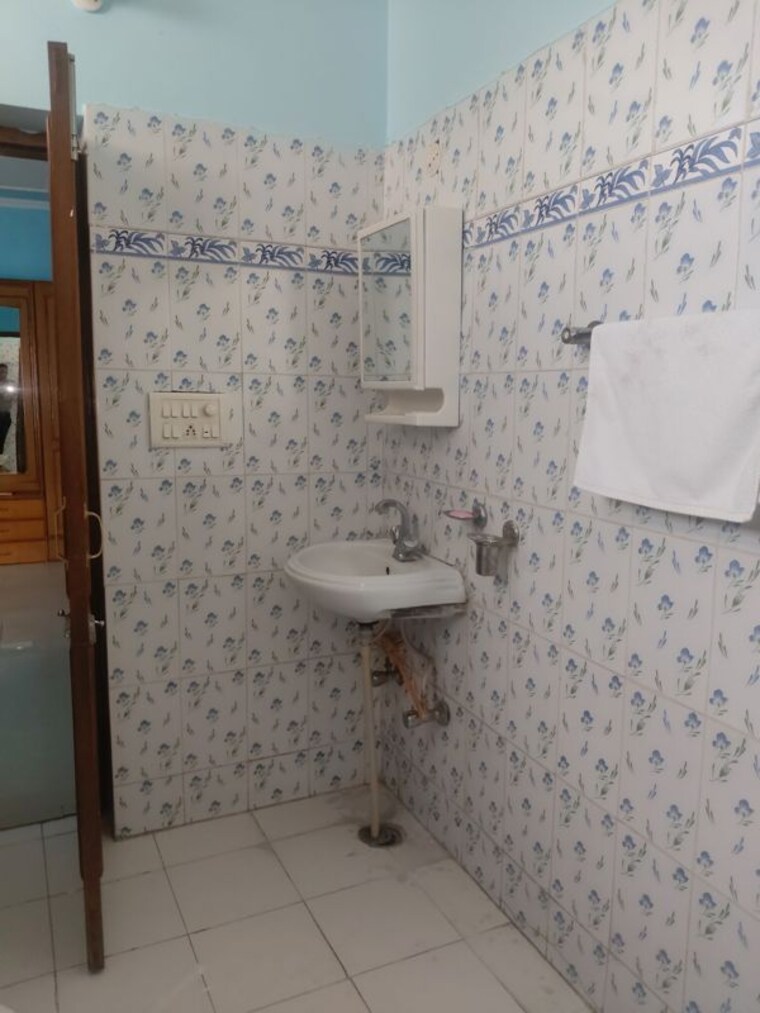 Bathroom, sector 4 3 Bedroom 1651 Sq.Ft. Independent House In Sector 4 Panchkula 10260814