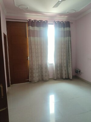 Room in 3 BHK Independent House at Sector 4 – for Rent