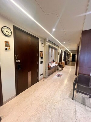 Parking in 3 BHK Builder Floor at Dlf Phase I – for Sale