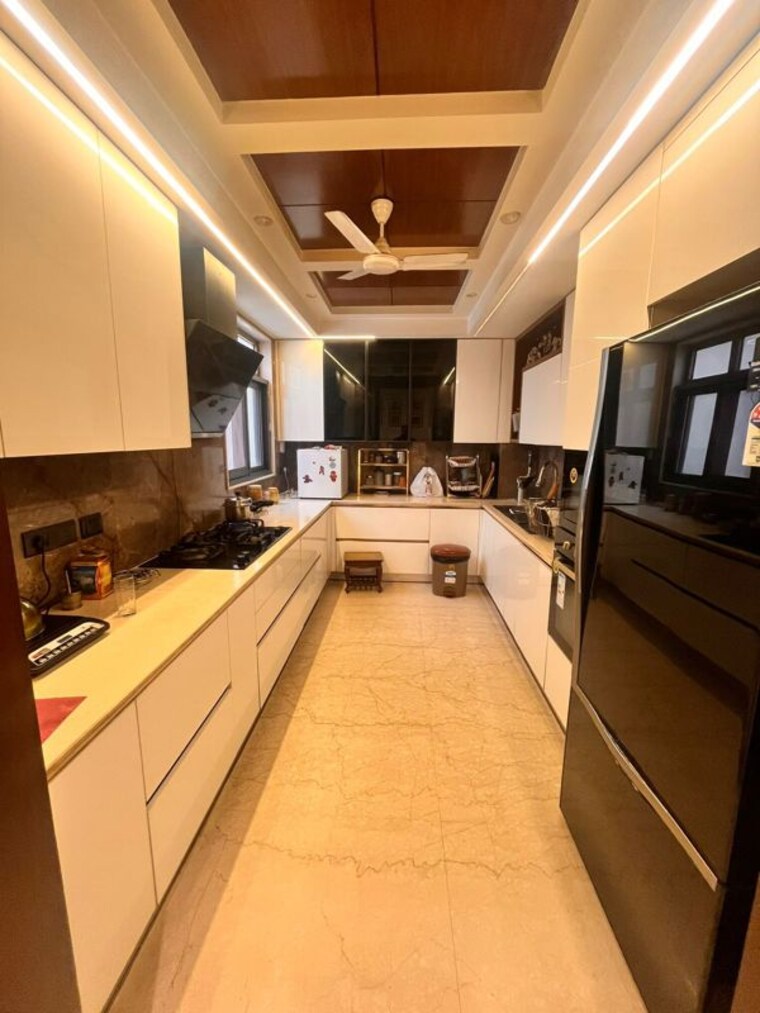 Kitchen, dlf phase i 3 Bedroom 300 Sq.Yd. Builder Floor In Dlf Phase I Gurgaon 10260768
