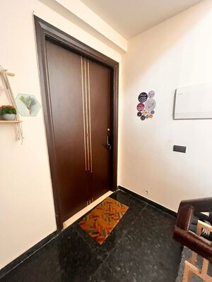 Furnished Amenities in 3 BHK Builder Floor at Dlf Phase I – for Sale