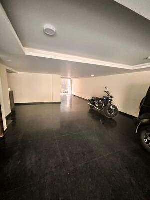 Room in 3 BHK Builder Floor at Dlf Phase I – for Sale