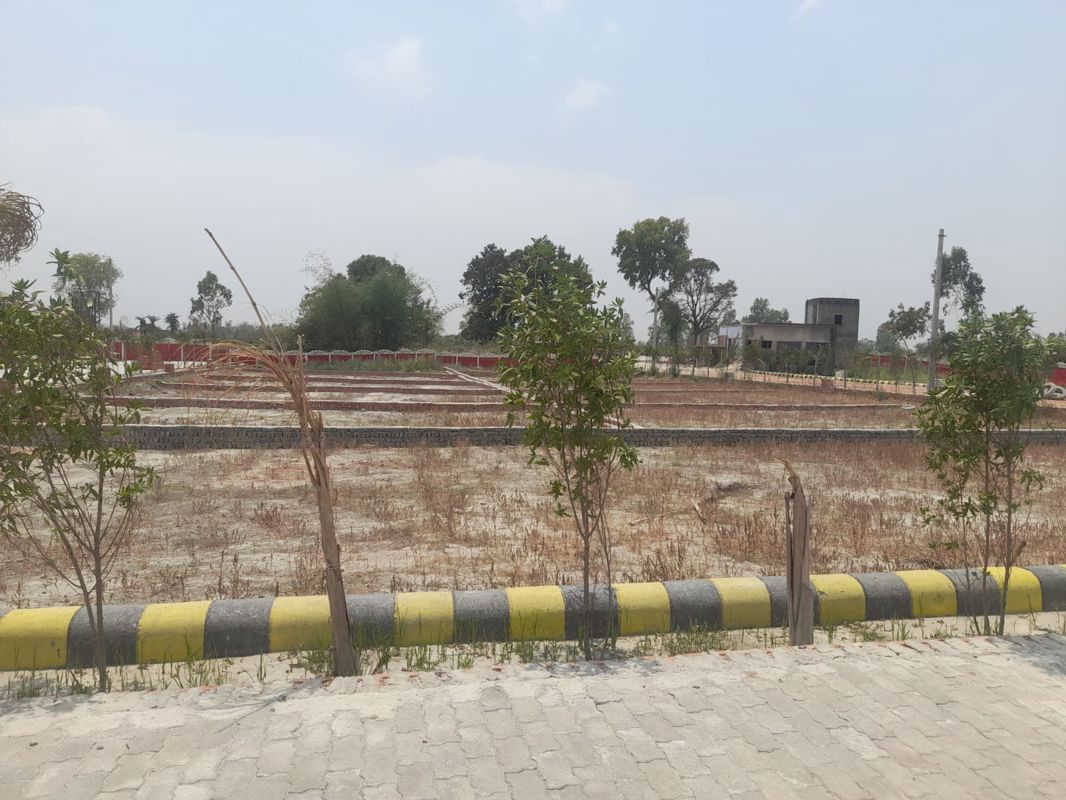 Plot For Sale in Mohanlalganj