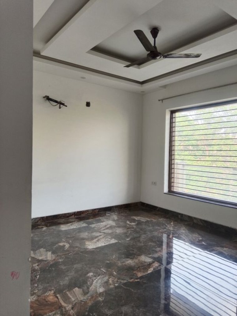 Room, sector 85 3 Bedroom 250 Sq.Yd. Builder Floor In Sector 85 Faridabad 10261019