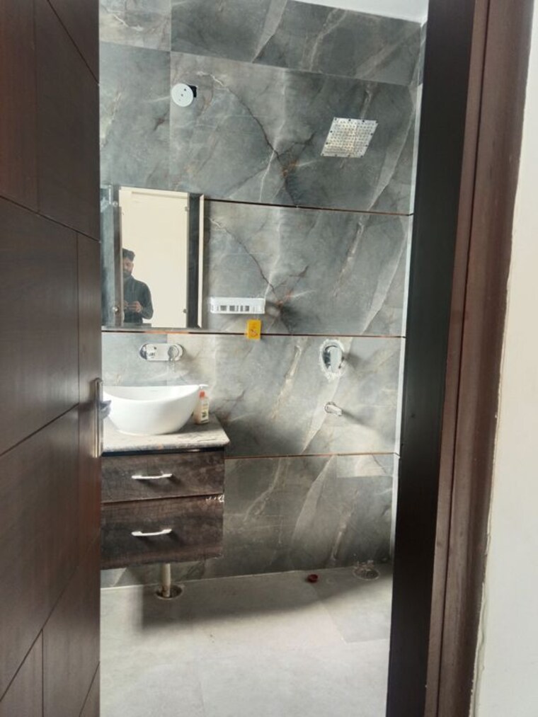 Bathroom, sector 85 3 Bedroom 250 Sq.Yd. Builder Floor In Sector 85 Faridabad 10261019