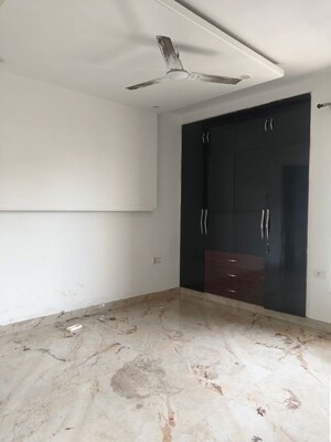 Room in 3 BHK Builder Floor at Sector 85 – for Rent