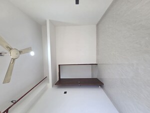 Furnished Amenities in 3 BHK Apartment at Unnat Nagar – for Rent