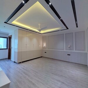 Room in 3 BHK Builder Floor at New Industrial Township 5 – for Rent