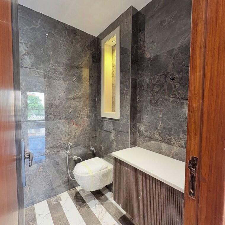 Bathroom, new industrial township 5 3 Bedroom 2097 Sq.Ft. Builder Floor In New Industrial Township 5 Faridabad 10261032