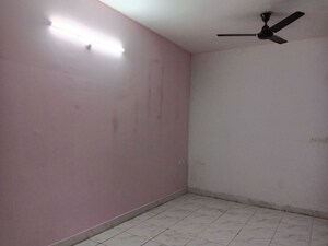 Room in 2 BHK Apartment at Gomti Nagar – for Rent