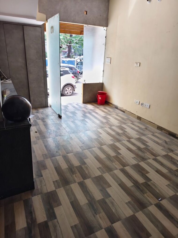  Parking, vibhuti khand Commercial Office Space 435 Sq.Ft. In Vibhuti Khand Lucknow 10261108