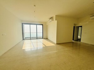 Building Lobby in 4 BHK Apartment at Piramal Mahalaxmi, Mahalaxmi – for Sale