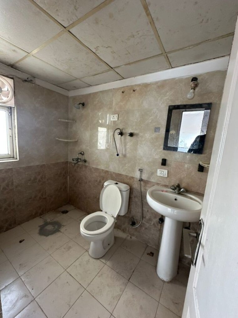 Bathroom, aims-golf-city 3 Bedroom 1350 Sq.Ft. Apartment In Sector 75 Noida 10261050